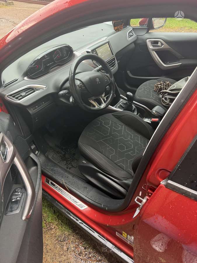 Peugeot 2008 2015 — photo 11