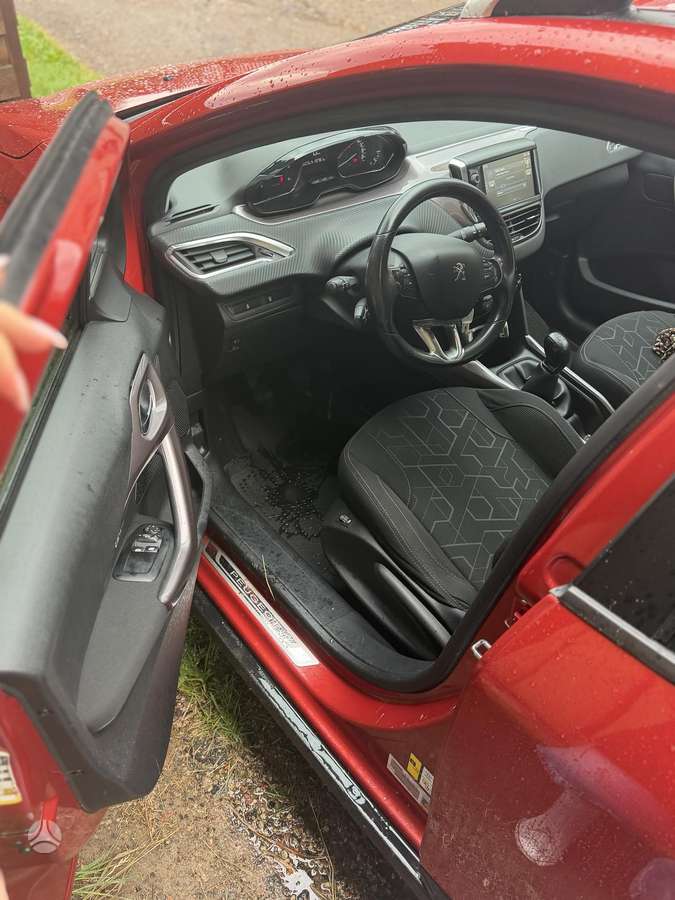 Peugeot 2008 2015 — photo 12