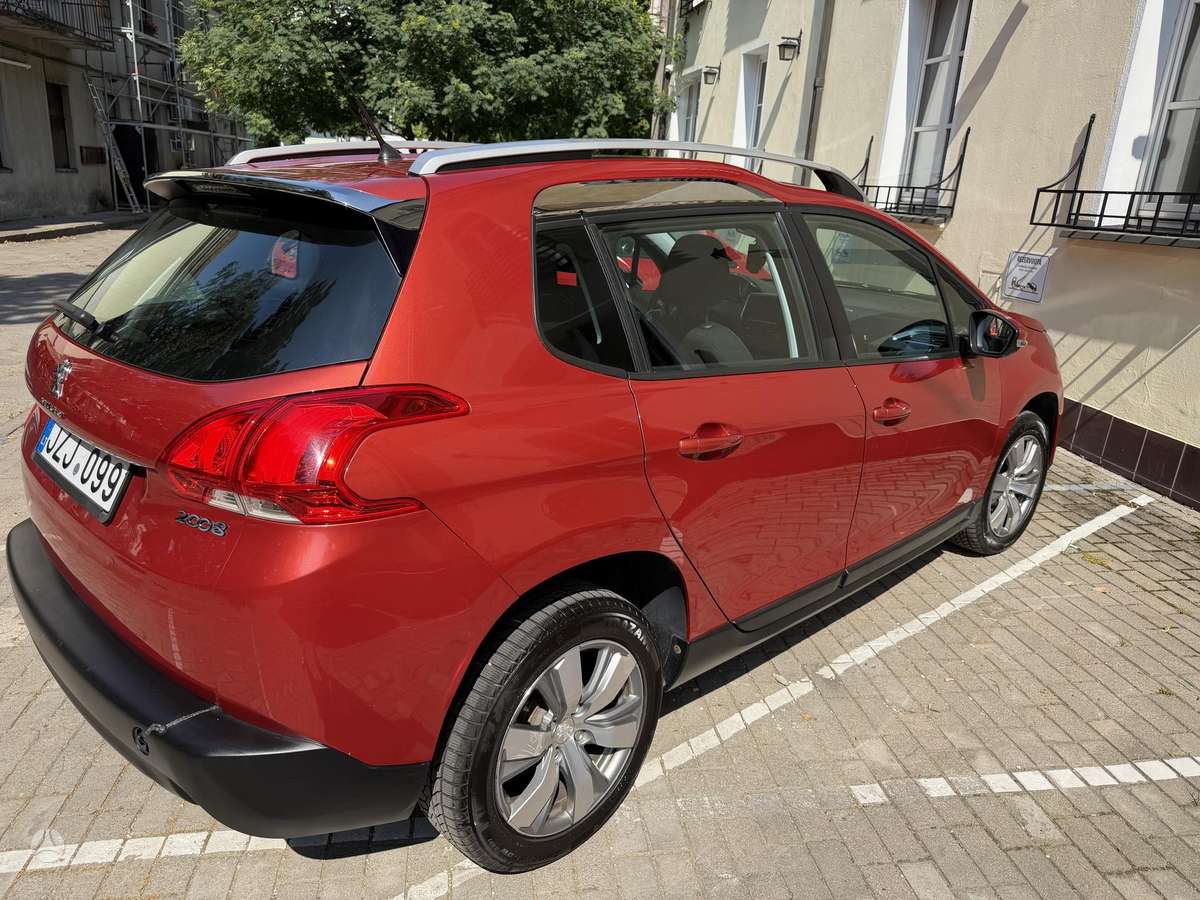 Peugeot 2008 2015 — rear view