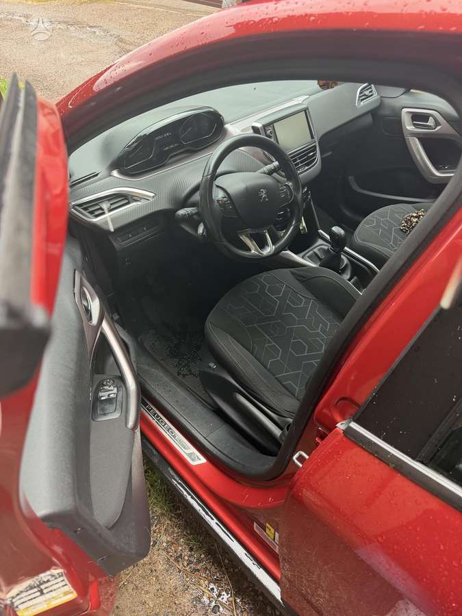 Peugeot 2008 2015 — photo 9