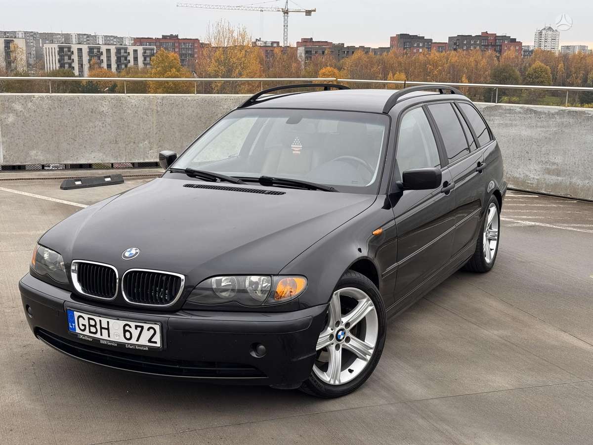 BMW 320 2004 — вигляд ззаду