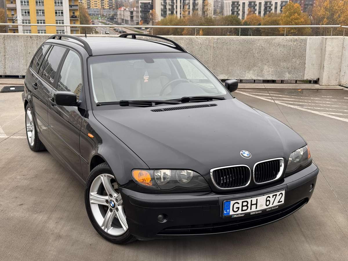 BMW 320 2004 — салон