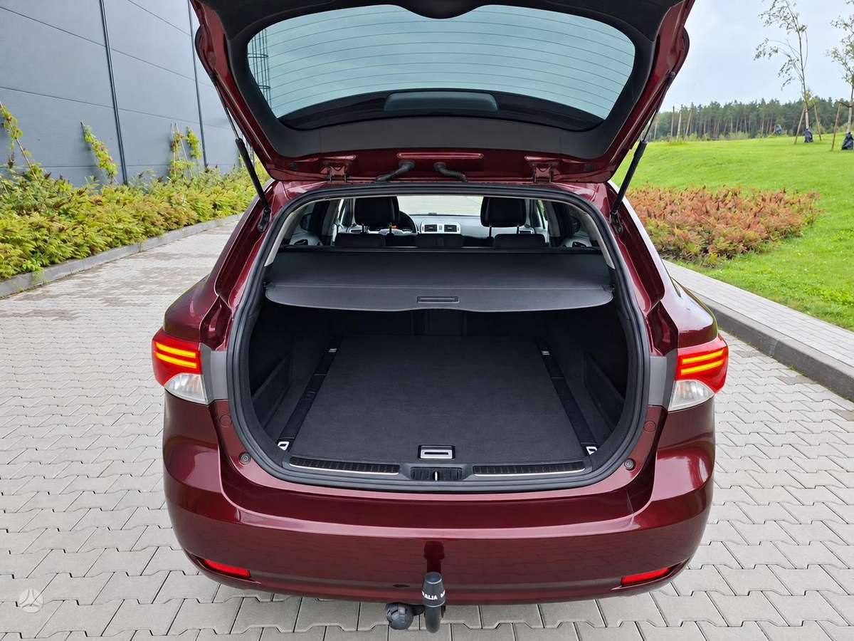 Toyota Avensis 2012 — photo 10