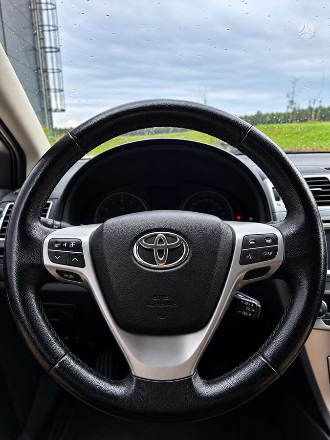 Toyota Avensis 2012 — photo 11