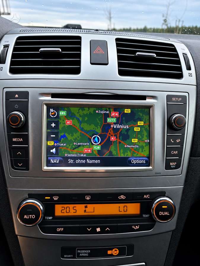 Toyota Avensis 2012 — photo 12
