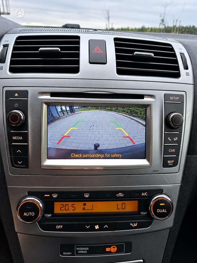 Toyota Avensis 2012 — photo 13