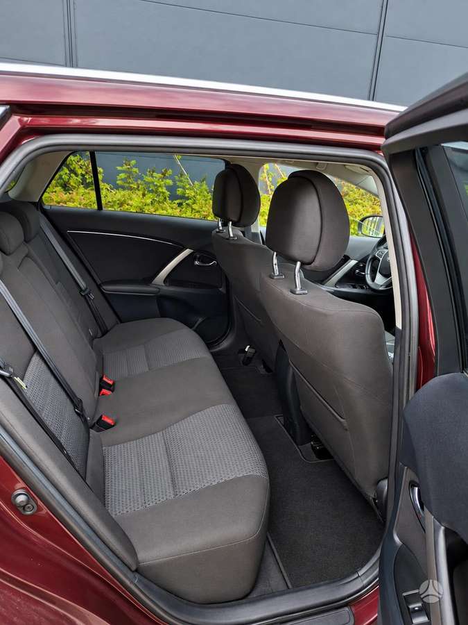 Toyota Avensis 2012 — photo 9