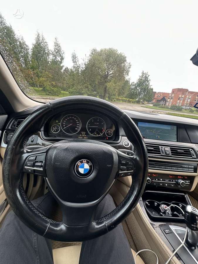 BMW 530 2011 — photo 12