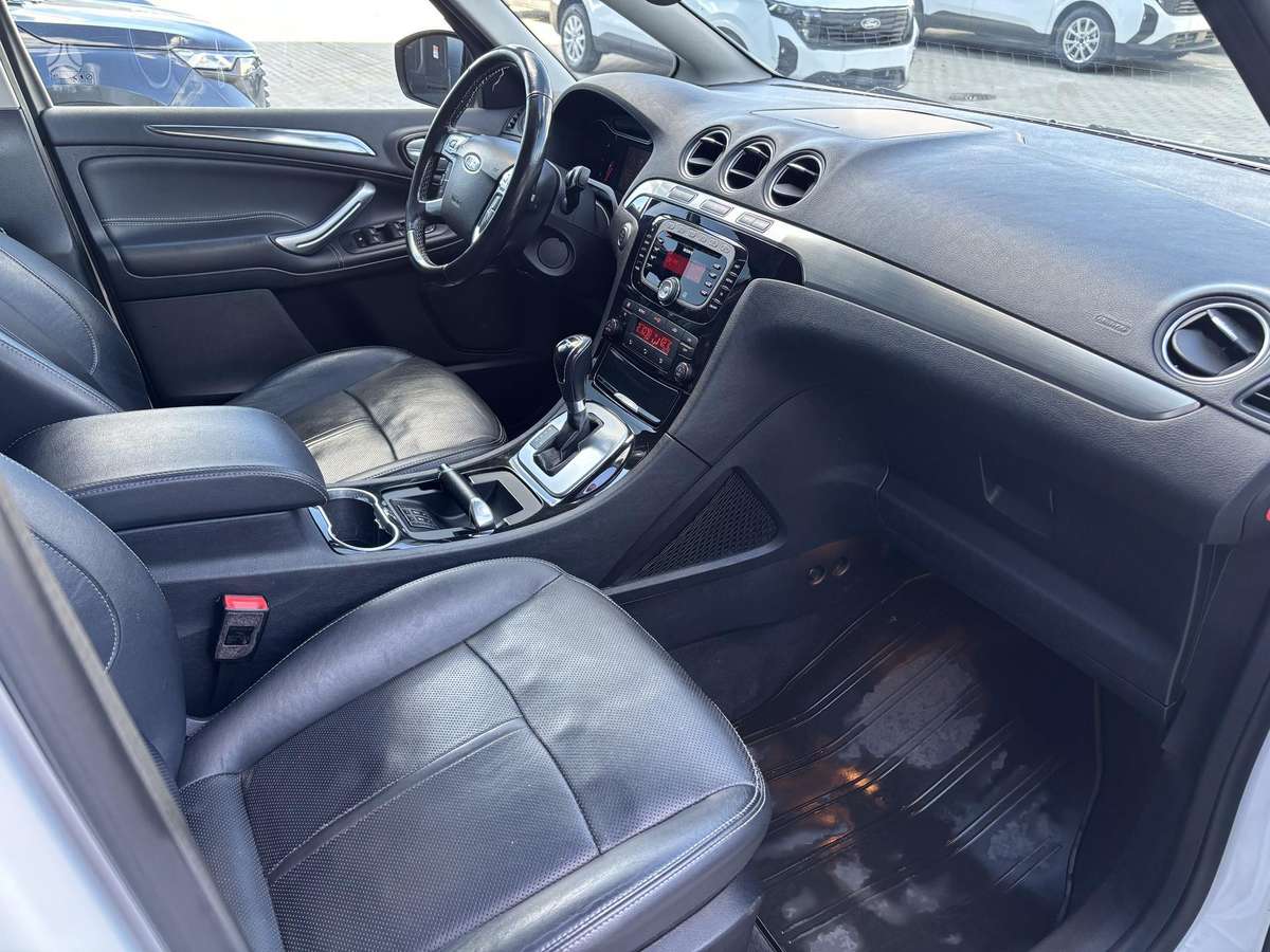 Ford S-MAX 2013 — photo 12