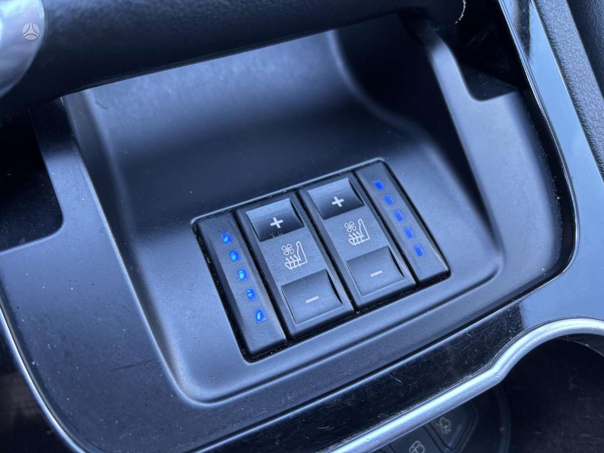 Ford S-MAX 2013 — photo 18