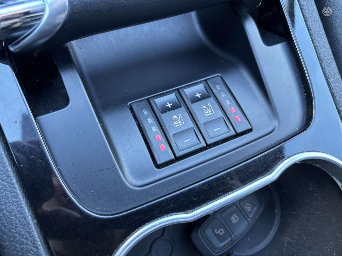 Ford S-MAX 2013 — photo 19