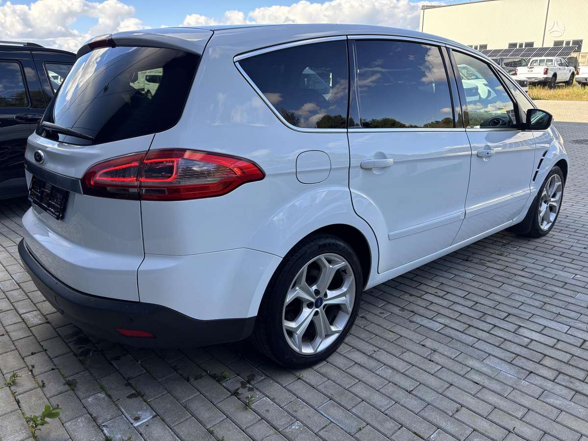 Ford S-MAX 2013 — rear view