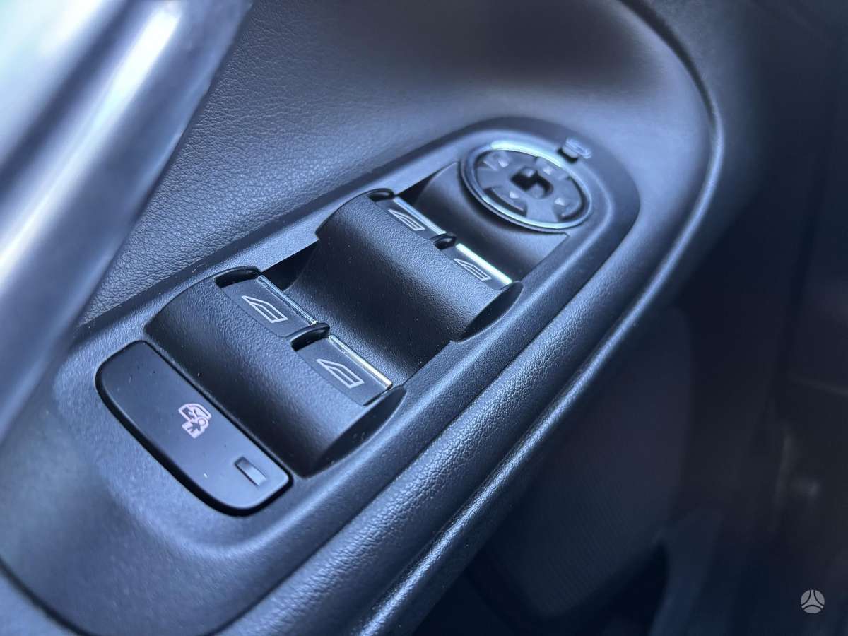 Ford S-MAX 2013 — photo 21