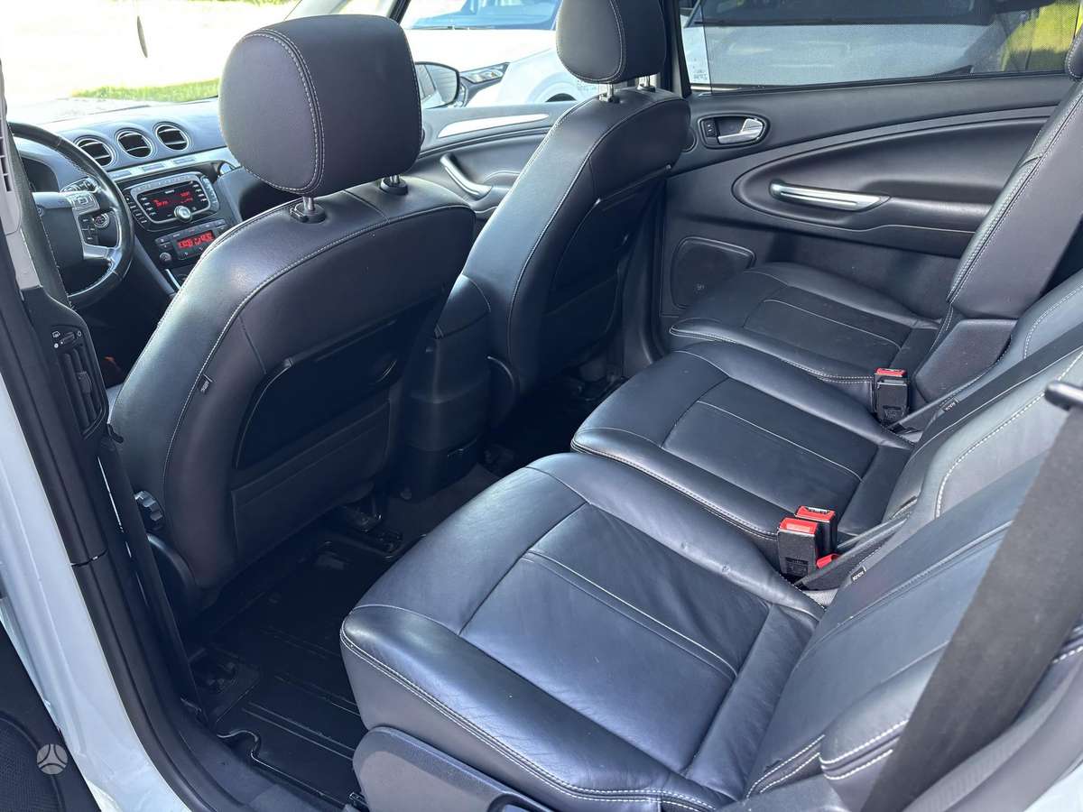 Ford S-MAX 2013 — photo 25