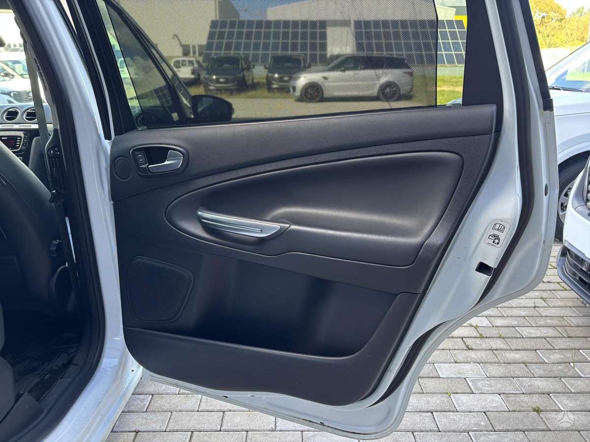 Ford S-MAX 2013 — photo 27