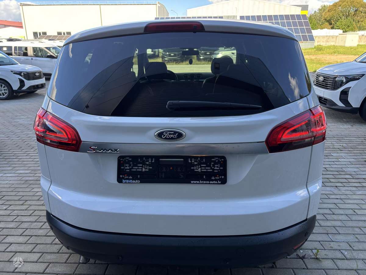 Ford S-MAX 2013 — interior