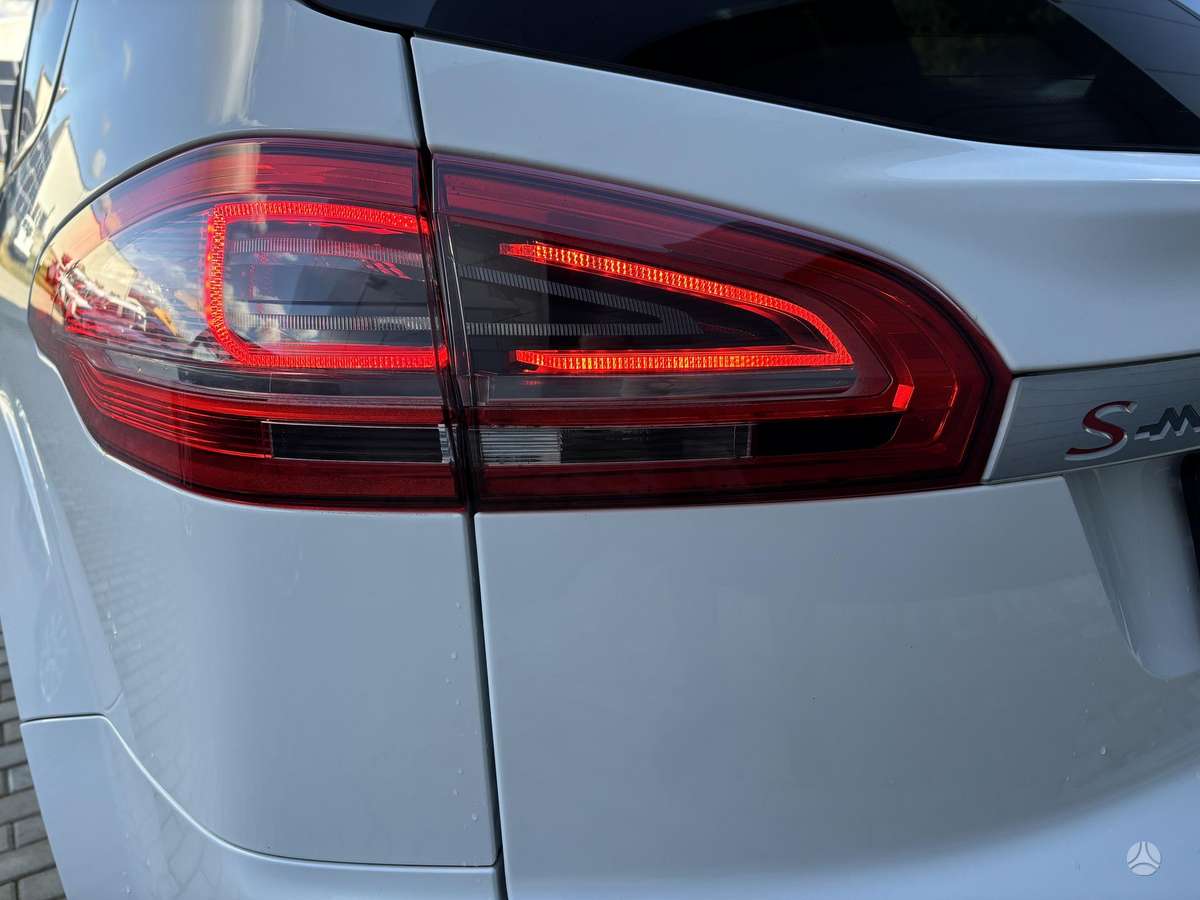 Ford S-MAX 2013 — photo 9