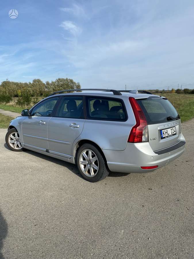 Volvo V50 2009 — салон