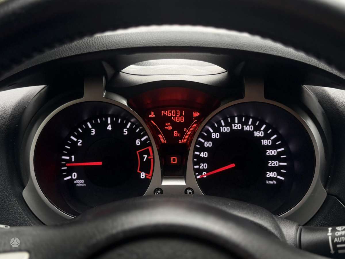 Nissan Juke 2014 — салон