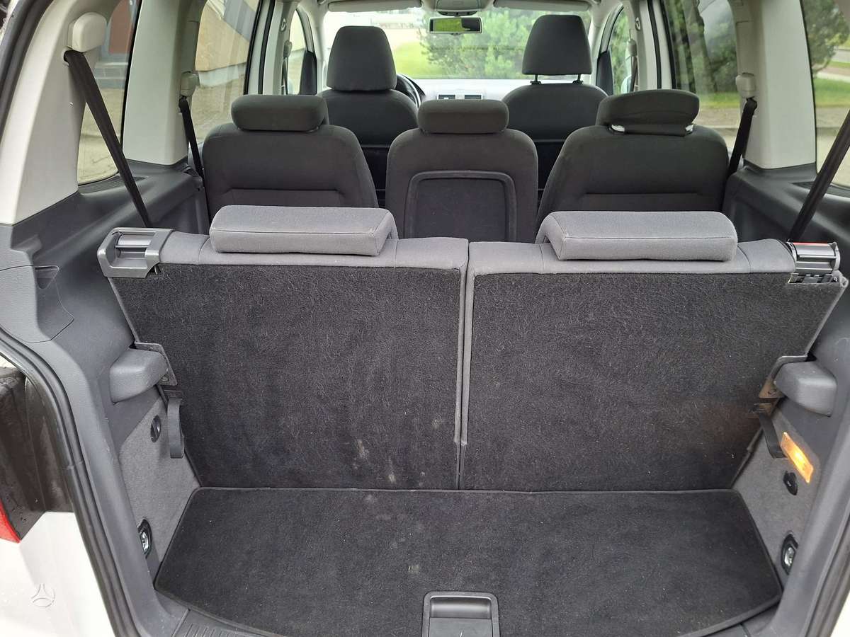 Volkswagen Touran 2011 — photo 15