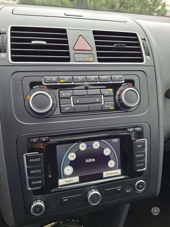 Volkswagen Touran 2011 — photo 8