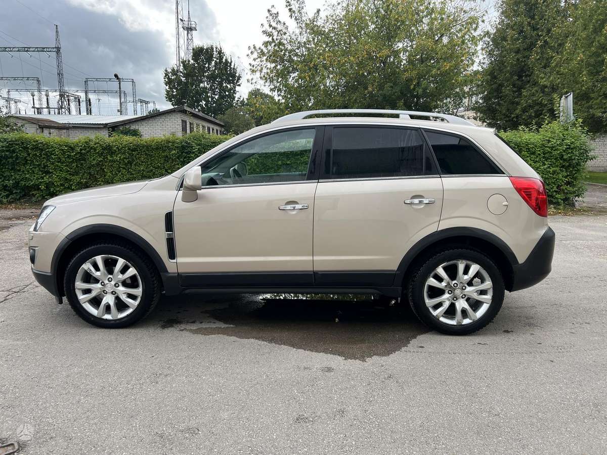 Opel Antara 2011 — салон