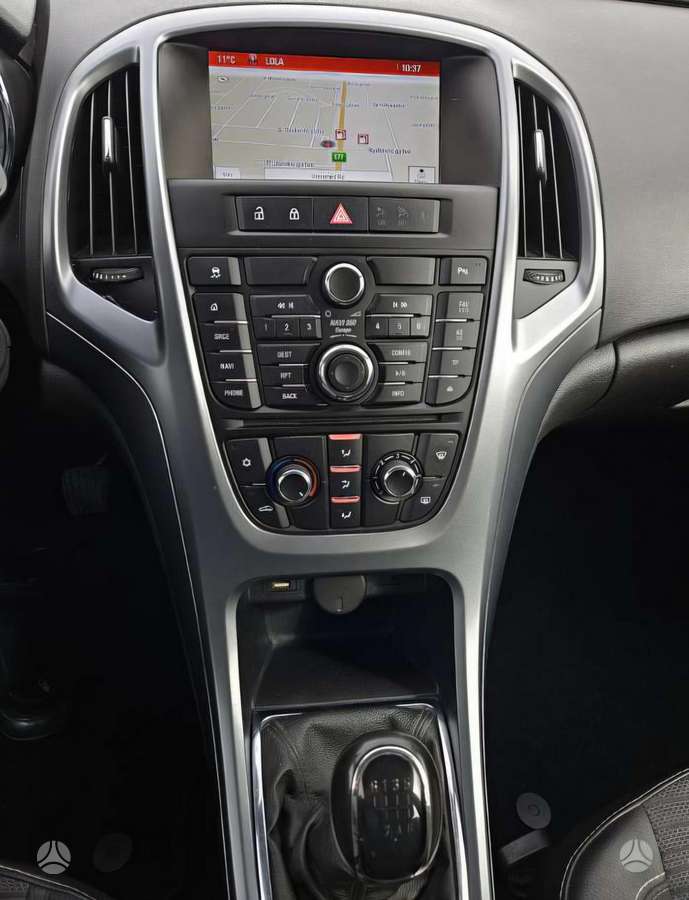 Opel Astra 2014 — photo 10