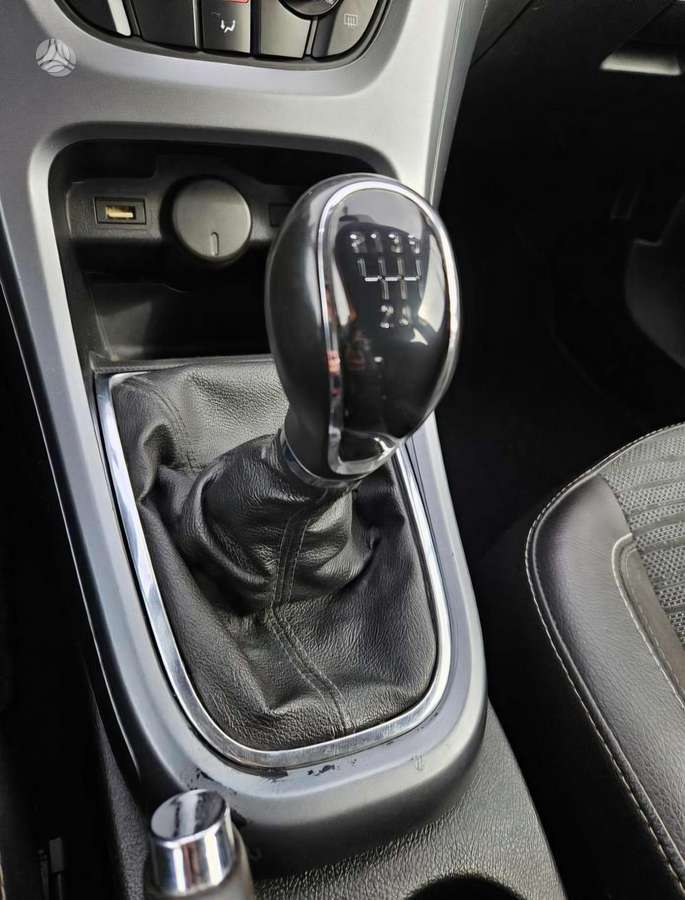 Opel Astra 2014 — photo 12