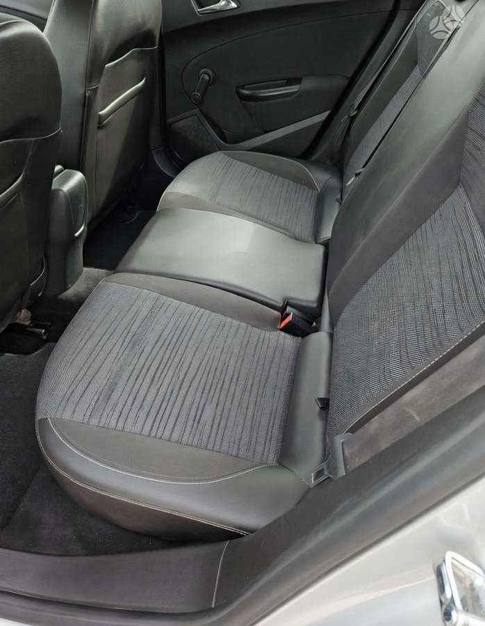 Opel Astra 2014 — photo 16