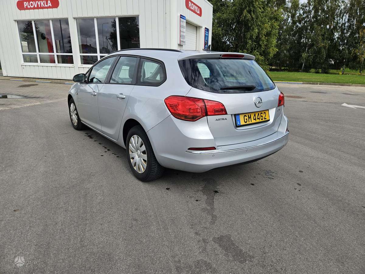 Opel Astra 2014 — interior