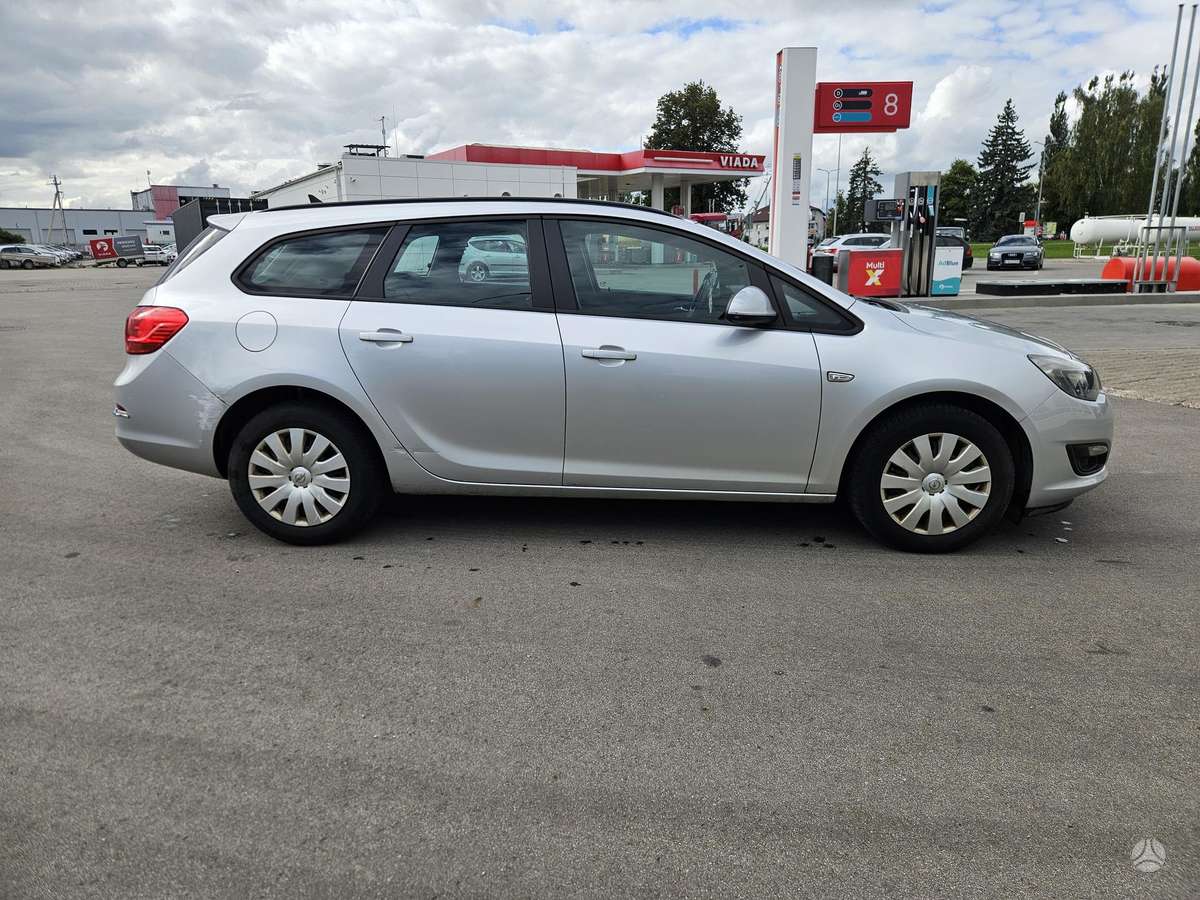 Opel Astra 2014 — engine 1686 cm³, 131 HP (96kW)
