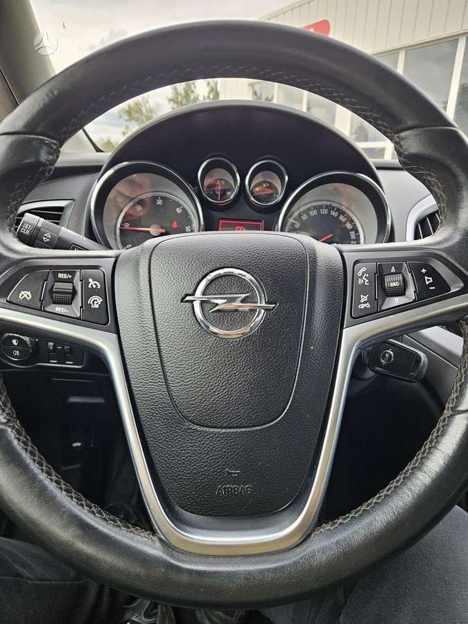 Opel Astra 2014 — photo 8