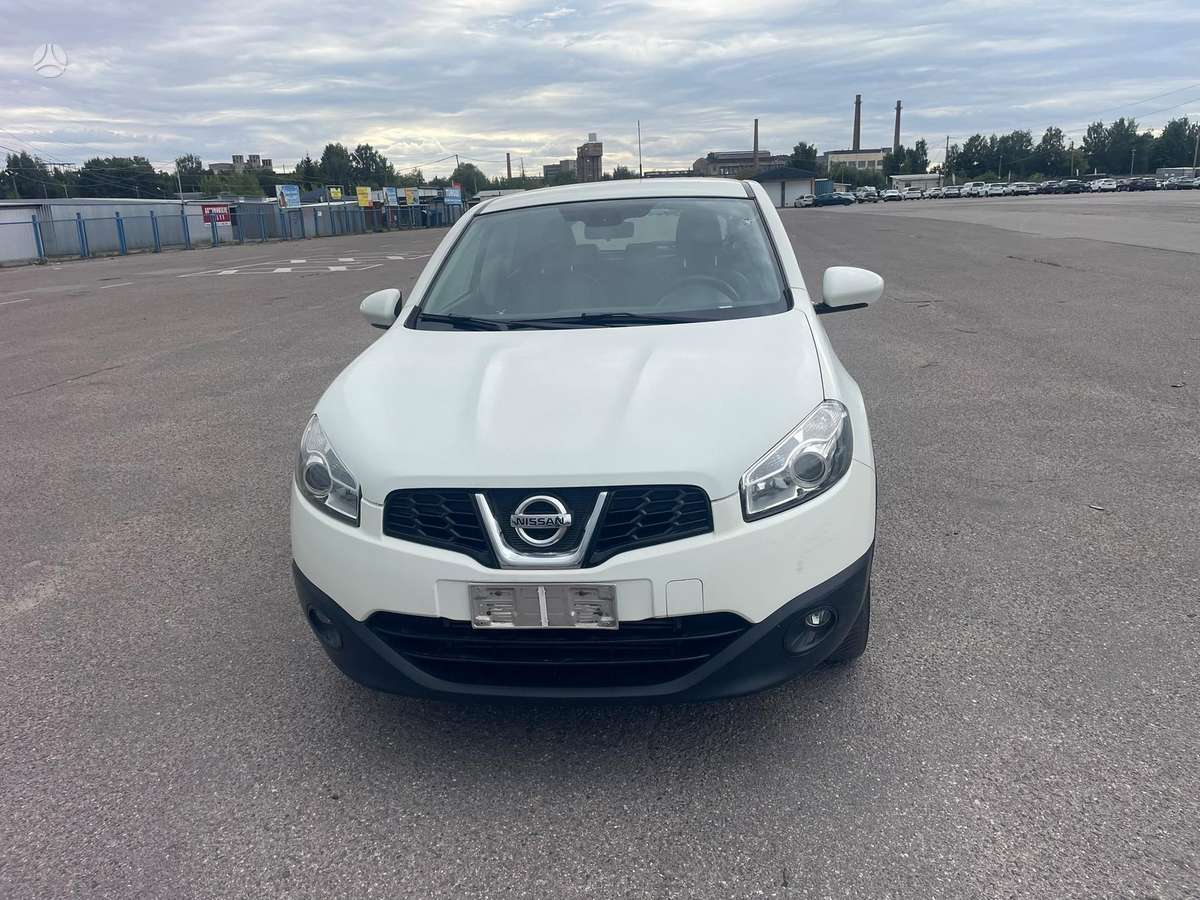 Nissan Qashqai 2013 — rear view