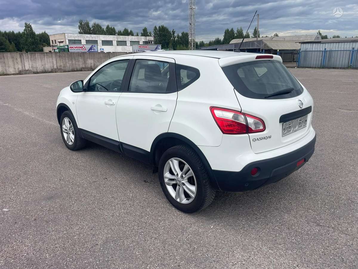Nissan Qashqai 2013 — engine 1598 cm³, 131 HP (96kW)