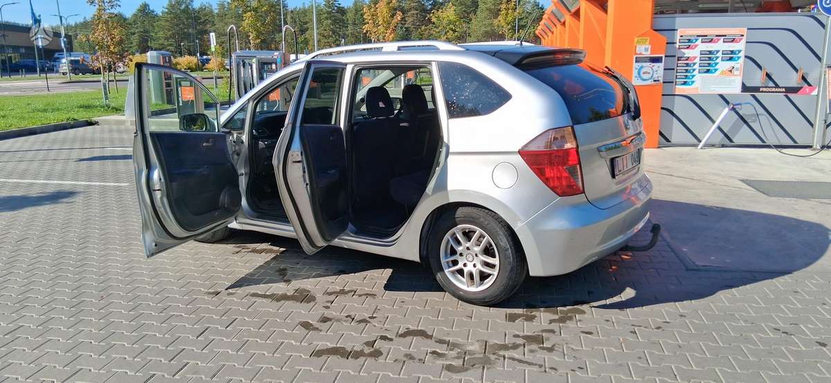 Honda FR-V 2007 — engine 2204 cm³, 140 HP (103kW)