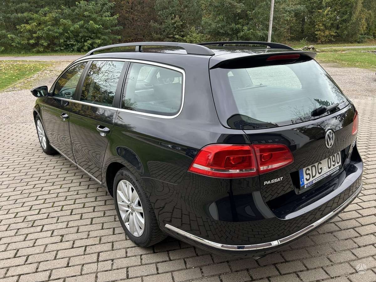 Volkswagen Passat 2011 — салон