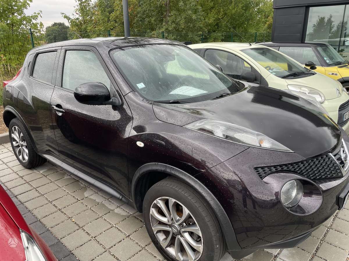 Nissan Juke 2014 — interior
