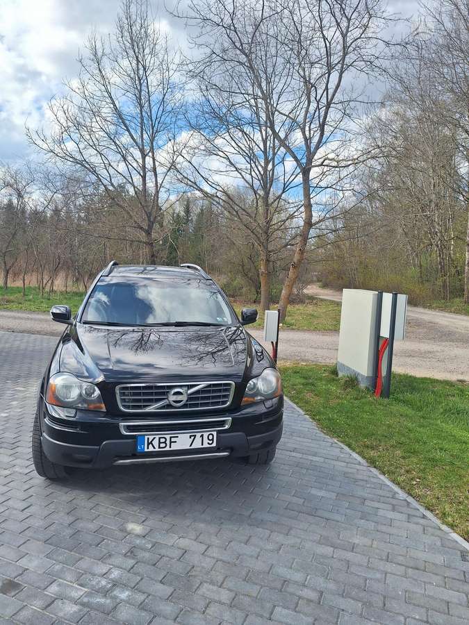 Volvo XC90 2011 — rear view