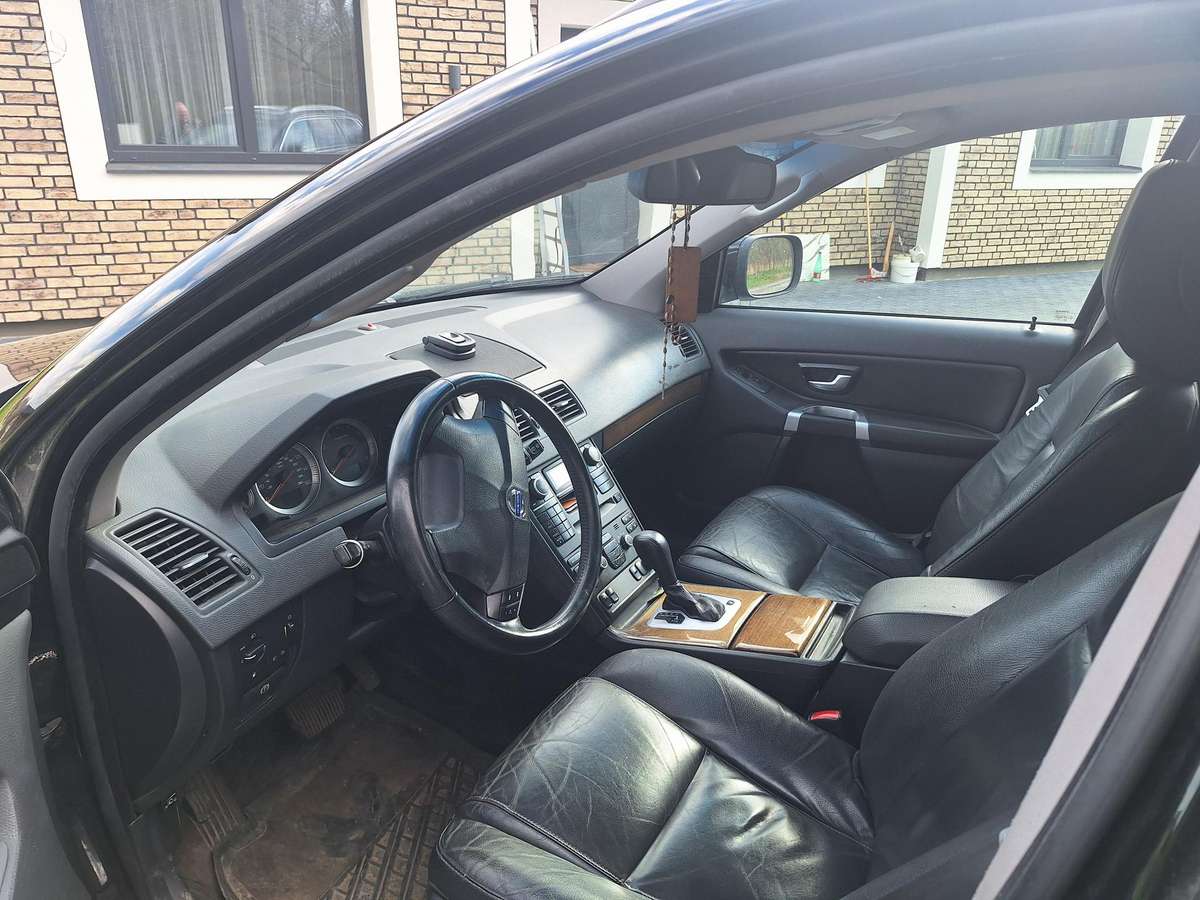Volvo XC90 2011 — engine 3192 cm³, 243 HP (179kW)