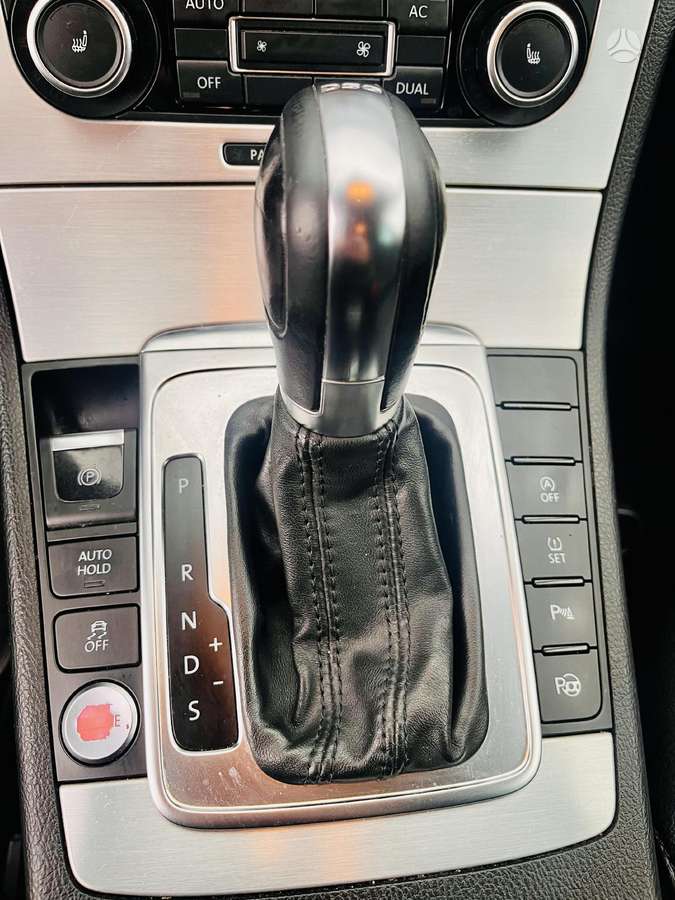 Volkswagen Passat 2011 — photo 8
