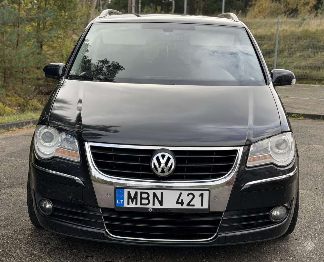 Volkswagen Touran 2008 — вигляд ззаду