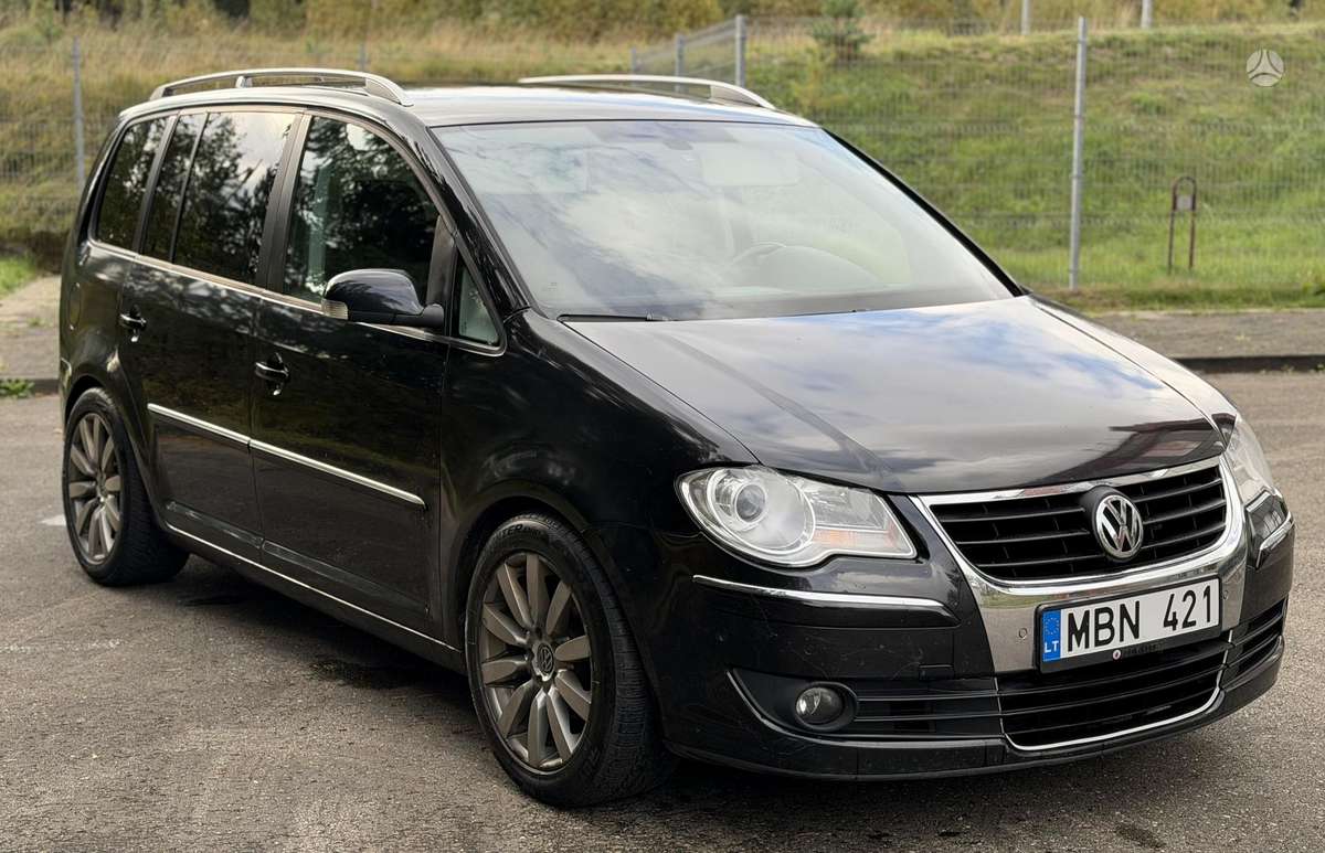 Volkswagen Touran 2008 — салон