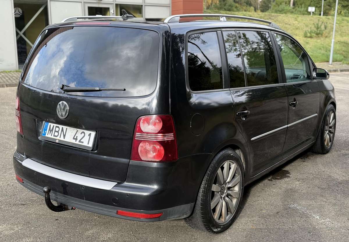 Volkswagen Touran 2008 — двигун 1968 cm³, 140 HP (103kW)