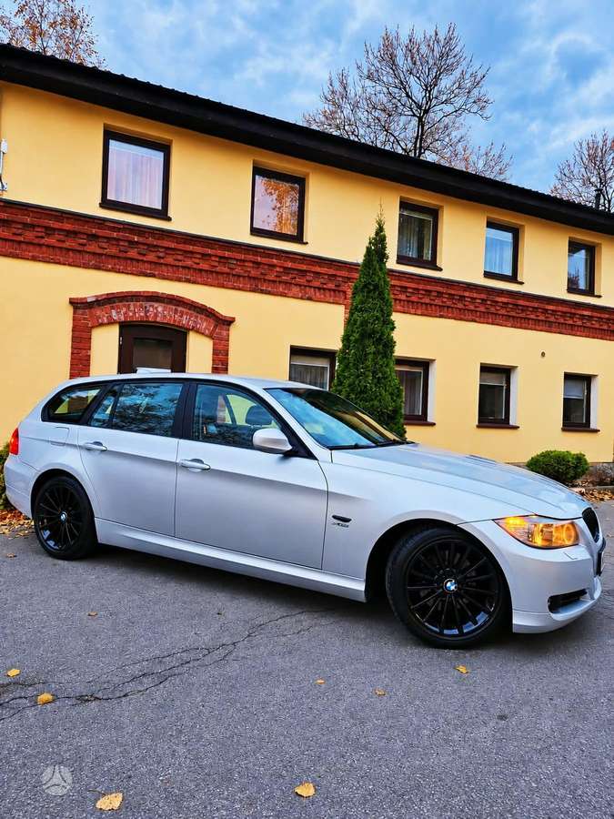 BMW 320 2010 — photo 10