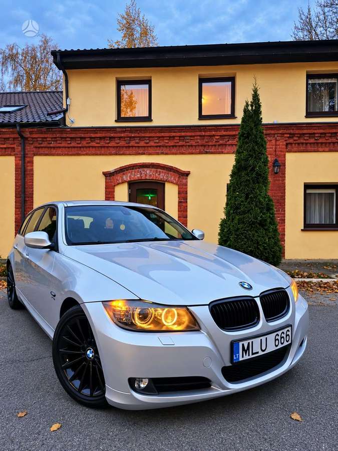 BMW 320 2010 — photo 14