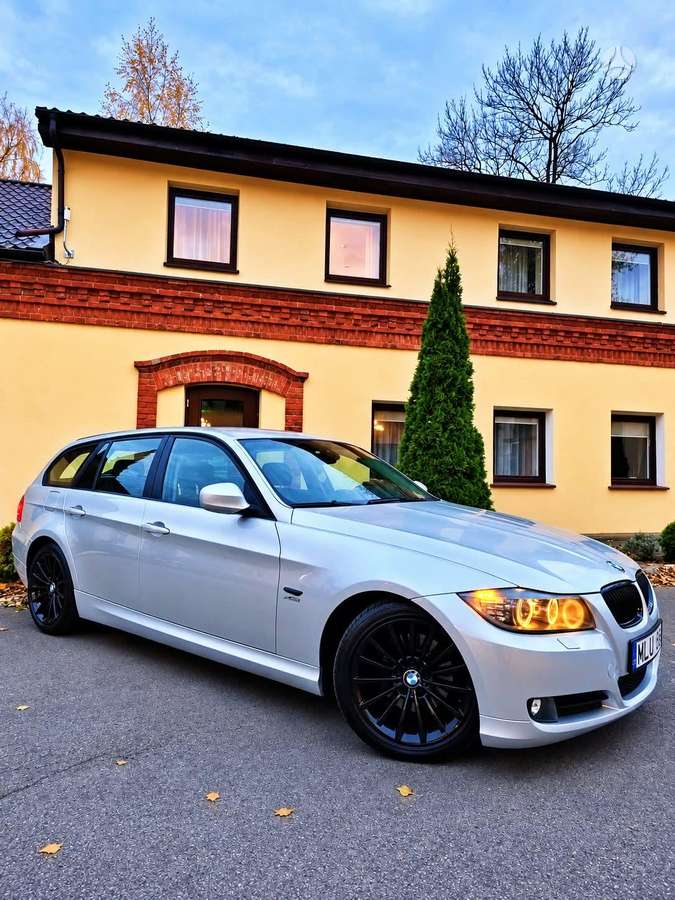 BMW 320 2010 — photo 22