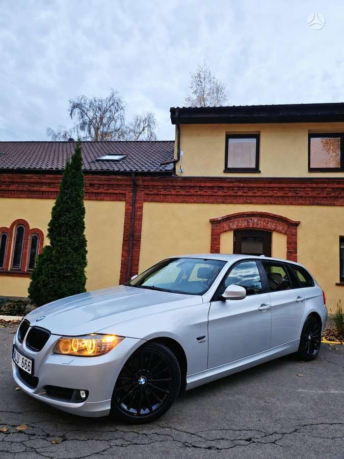 BMW 320 2010 — photo 23
