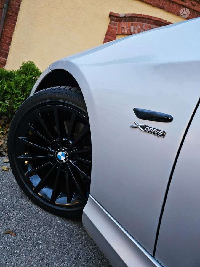 BMW 320 2010 — photo 27