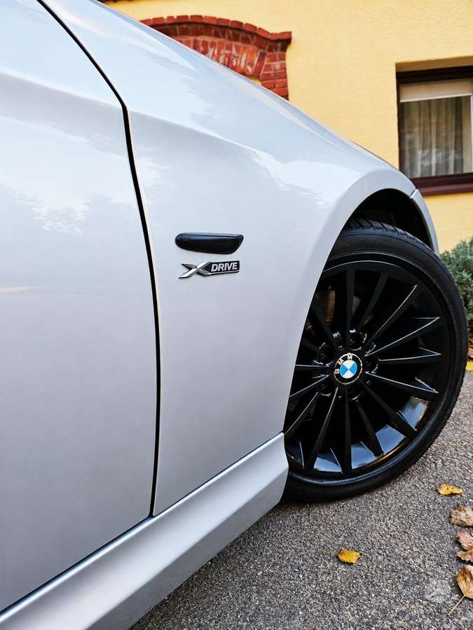BMW 320 2010 — photo 29