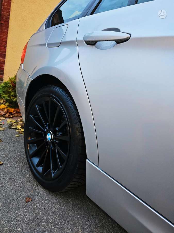 BMW 320 2010 — photo 31